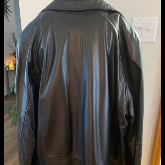 Danier Men’s Leather Jacket - Picture 5 of 17